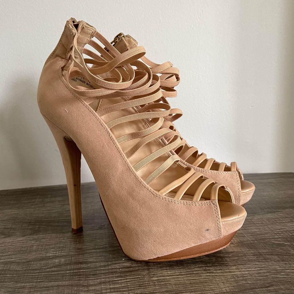 Anne Michelle Nude platform heels woman’s shoes - size 7.5